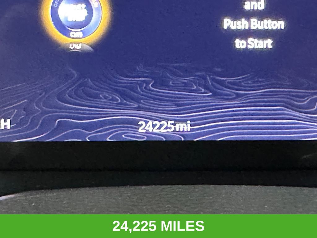 Used 2023 Jeep Grand Cherokee Laredo image 3