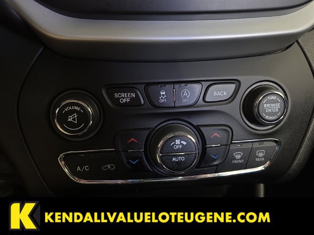 Used 2017 Jeep Cherokee Overland w/ Technology Group AWD/4WD image 20