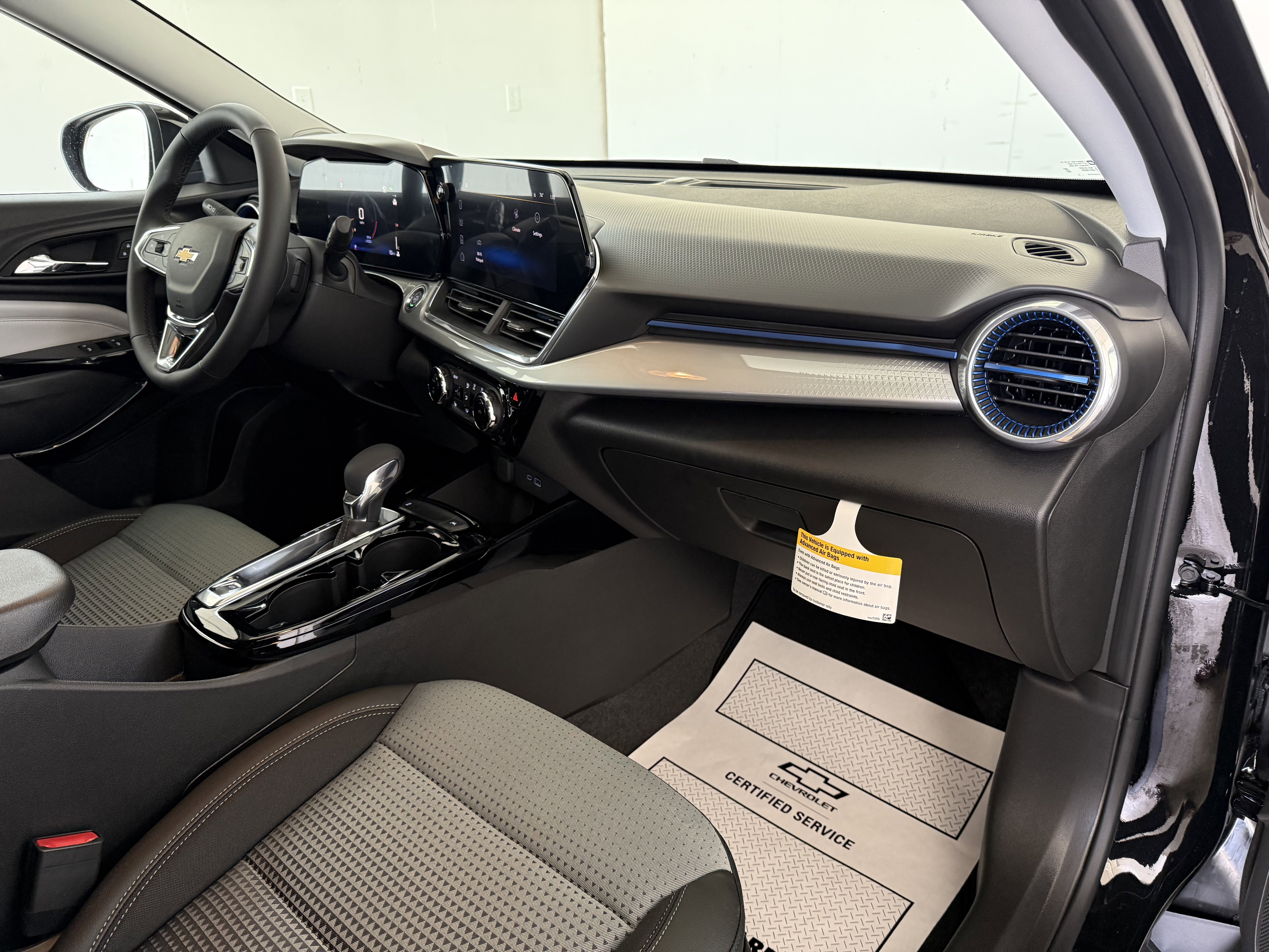 New 2025 Chevrolet Trax LT w/ Driver Confidence Package image 28