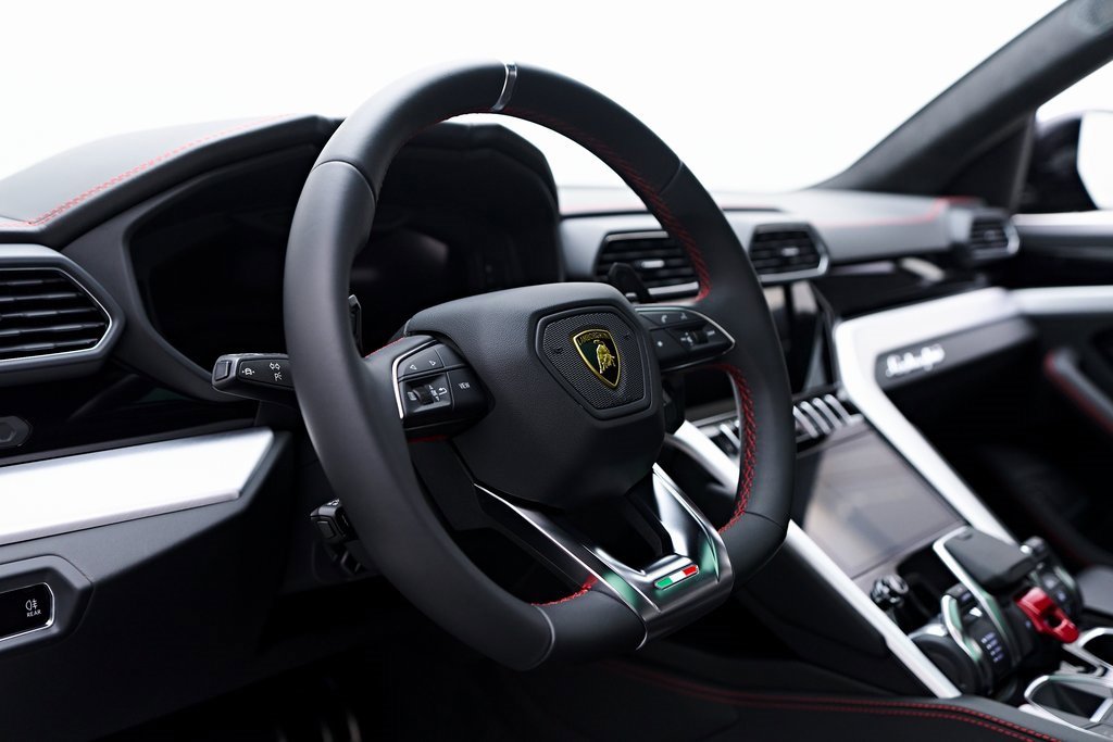 Used 2022 Lamborghini Urus image 43