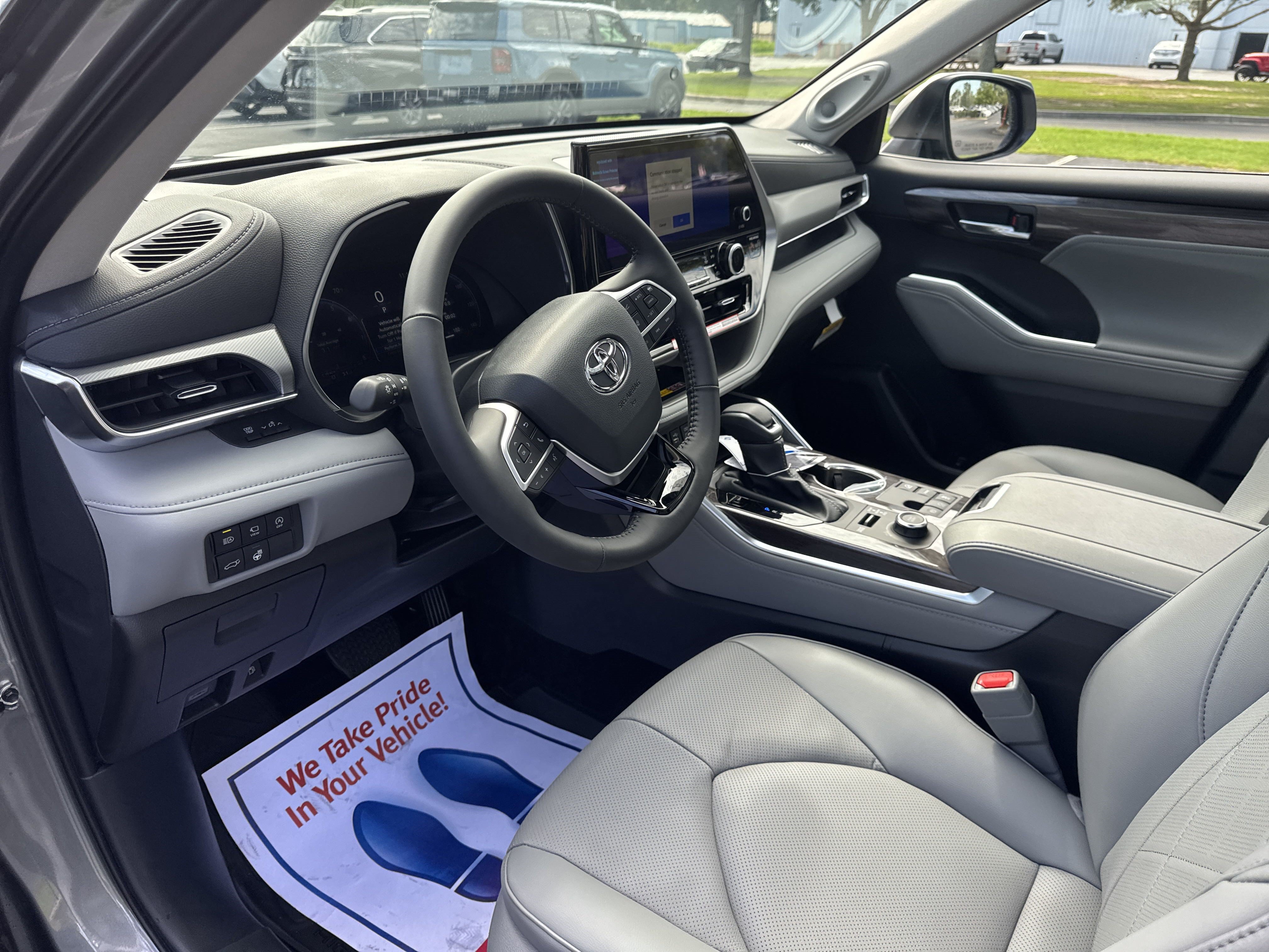 New 2025 Toyota Highlander Platinum AWD/4WD image 15