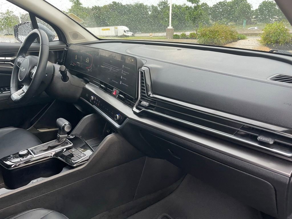 Certified 2025 Kia Sportage EX w/ Premium Package FWD image 31