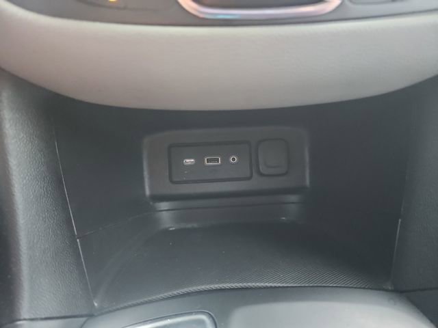 Used 2020 Chevrolet Equinox LT image 29