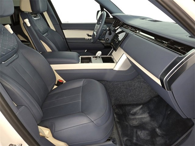 Certified 2024 Land Rover Range Rover SV image 3