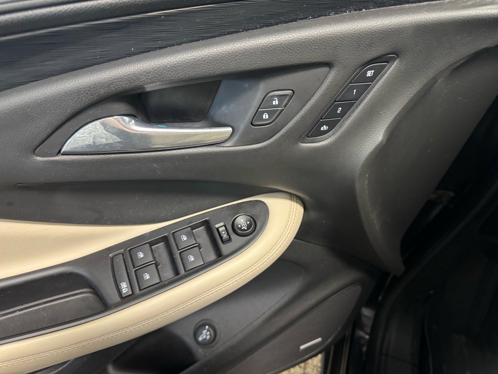 Used 2017 Buick Envision Premium w/ Driver Confidence Package AWD/4WD image 16