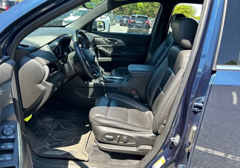 Used 2023 Chevrolet Traverse LT w/ LT Premium Package AWD/4WD image 8