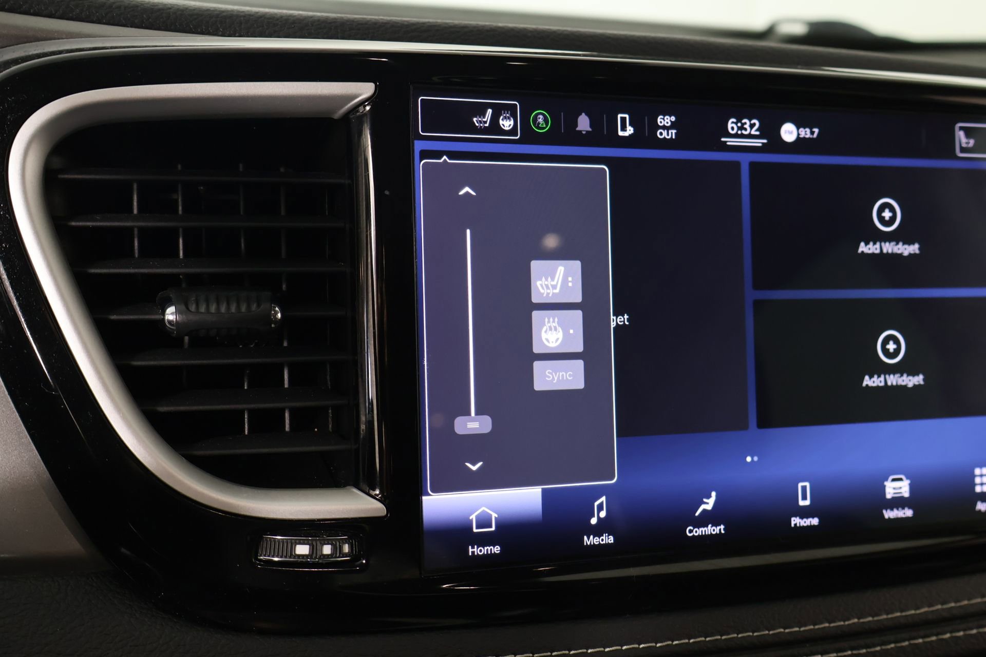 Used 2022 Chrysler Pacifica Touring-L image 7