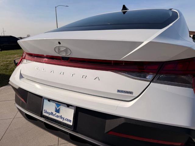 Used 2025 Hyundai Elantra Hybrid image 31