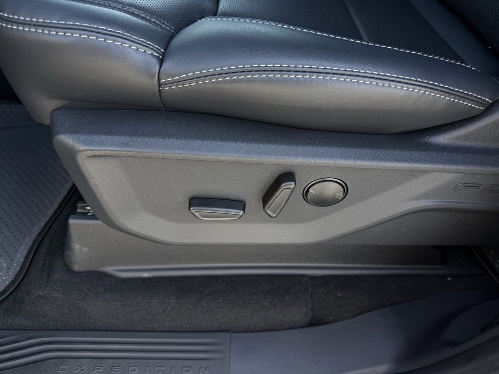 New 2025 Ford Expedition Platinum w/ Stealth Performance Package image 11