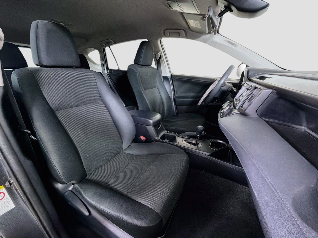 Used 2018 Toyota RAV4 LE w/ All Weather Liner Package AWD/4WD image 29