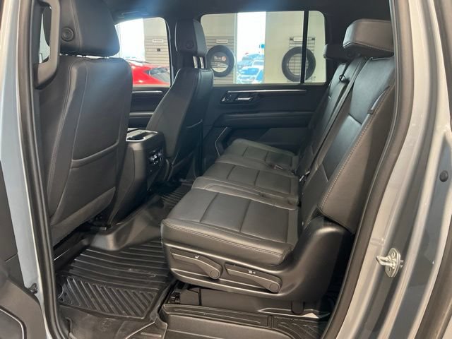Used 2025 Chevrolet Suburban LT AWD/4WD image 29