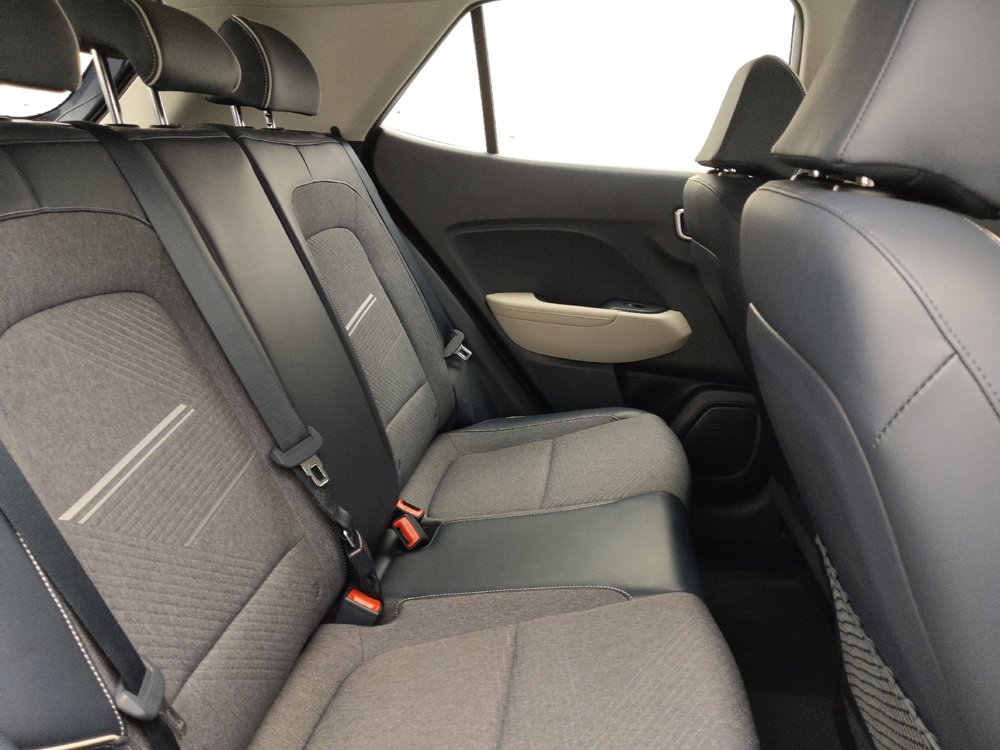 Used 2020 Hyundai Venue FWD image 19