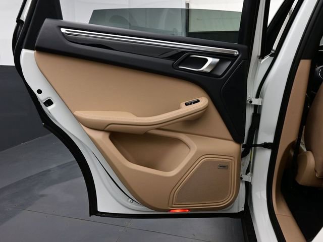 Certified 2023 Porsche Macan image 13