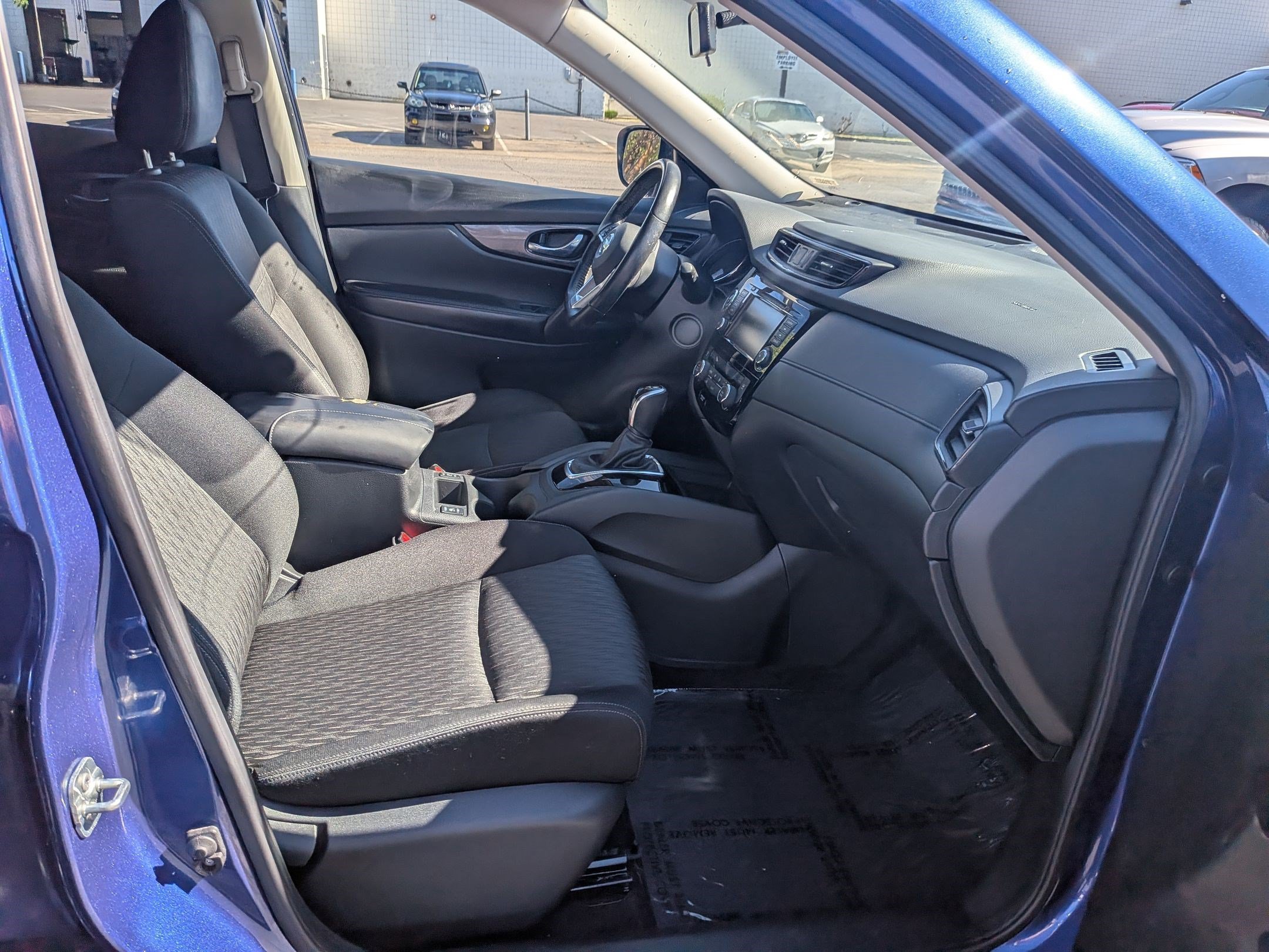 Used 2018 Nissan Rogue SV AWD/4WD image 32