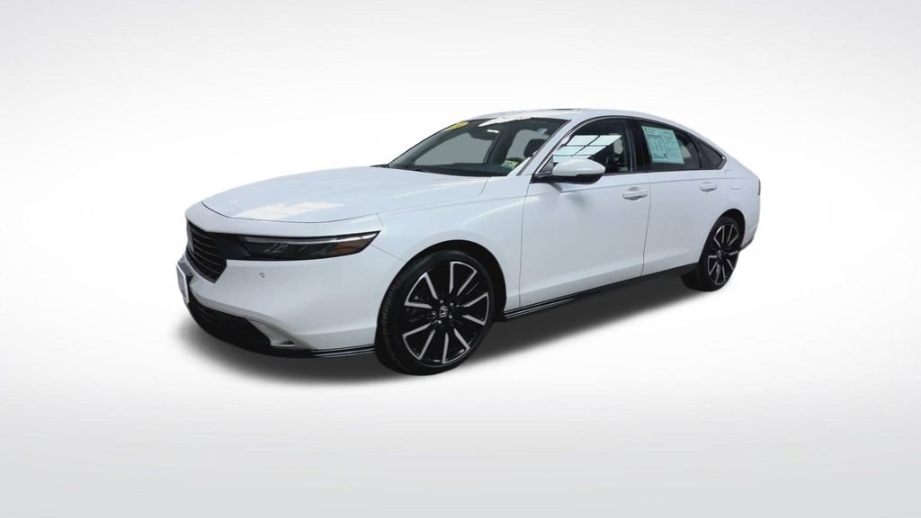 Used 2024 Honda Accord Touring image 4