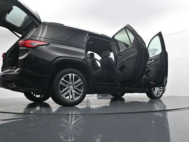 Used 2023 Chevrolet Traverse High Country AWD/4WD image 46