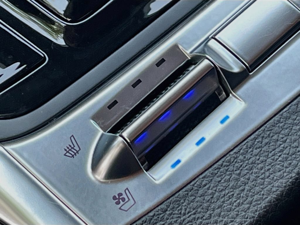 Used 2025 Kia Carnival SX FWD image 20