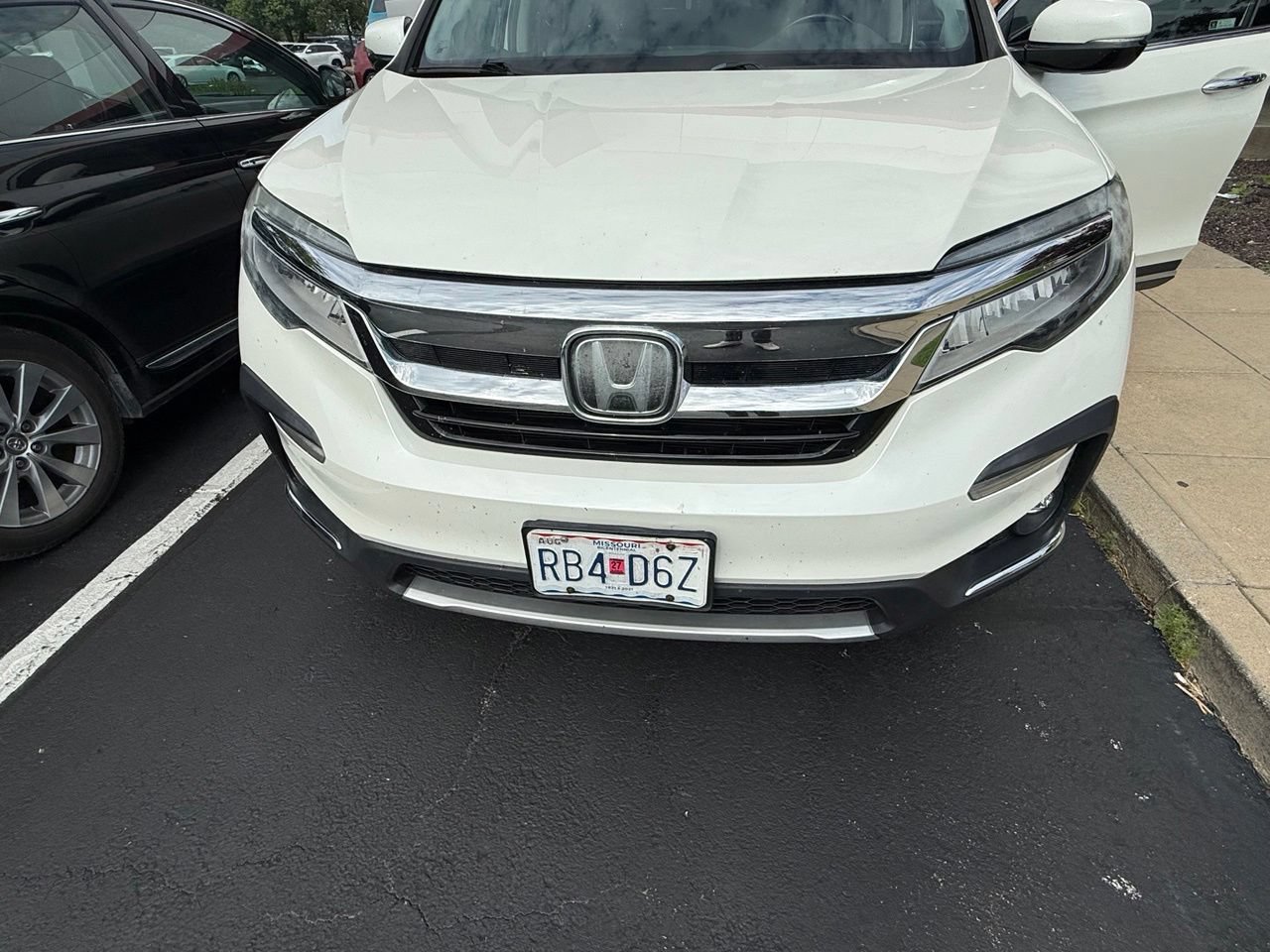 Used 2019 Honda Pilot Touring image 2