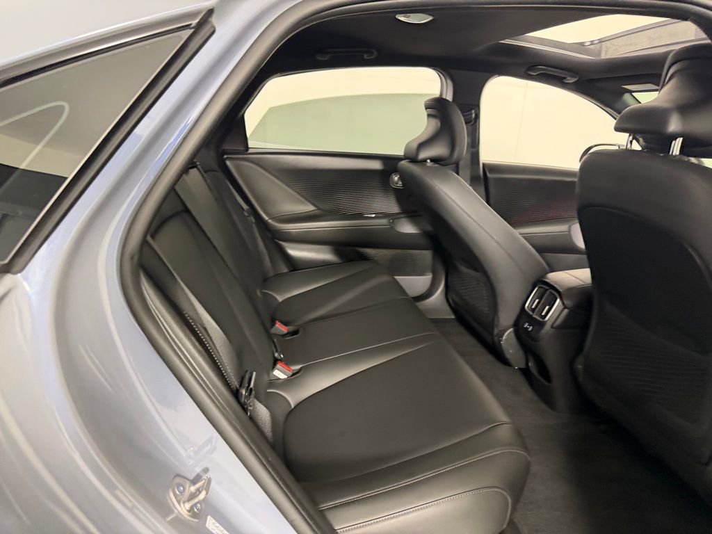 Used 2024 Hyundai Ioniq 6 Limited image 30