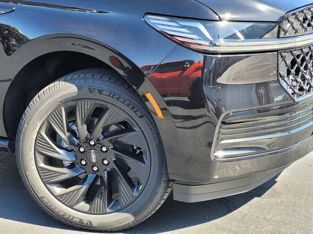 New 2026 Lincoln Navigator L Reserve w/ Jet Appearance Package AWD/4WD image 9