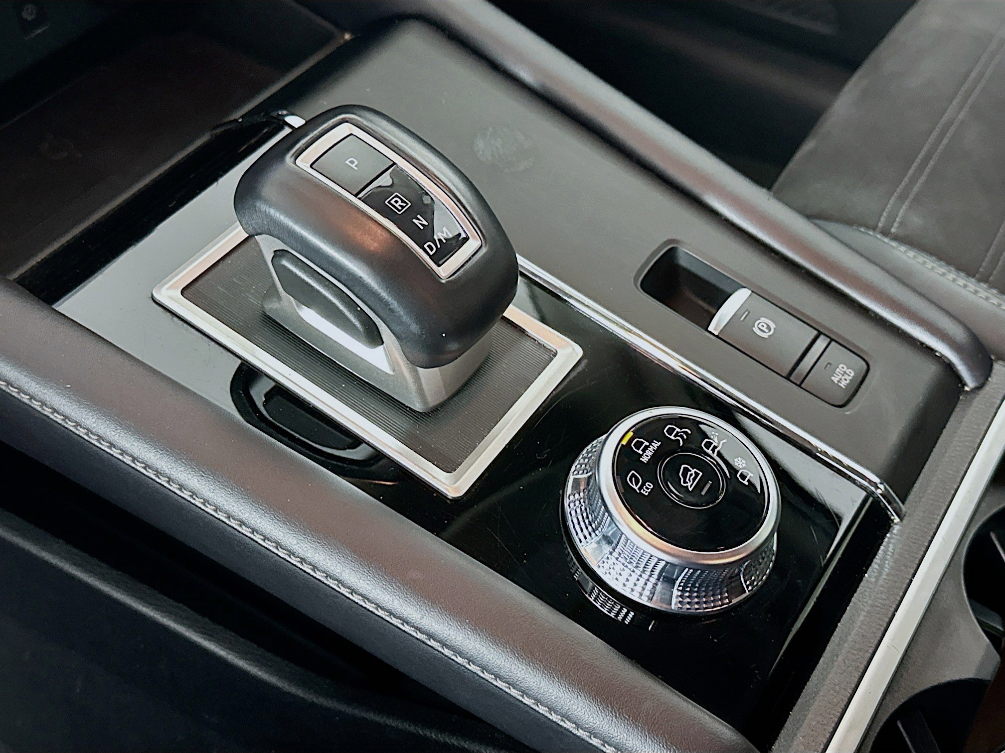 Used 2024 Mitsubishi Outlander SE image 25