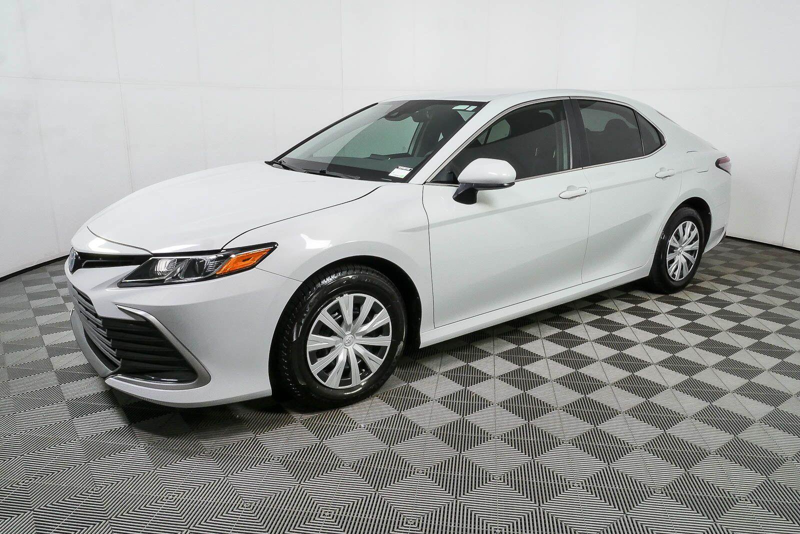 Used 2024 Toyota Camry LE FWD image 25