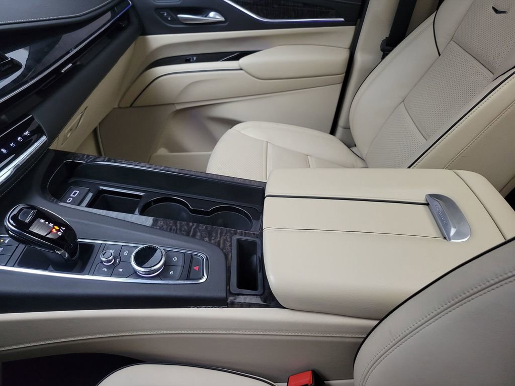 Used 2023 Cadillac Escalade Premium Luxury w/ Performance Package image 32