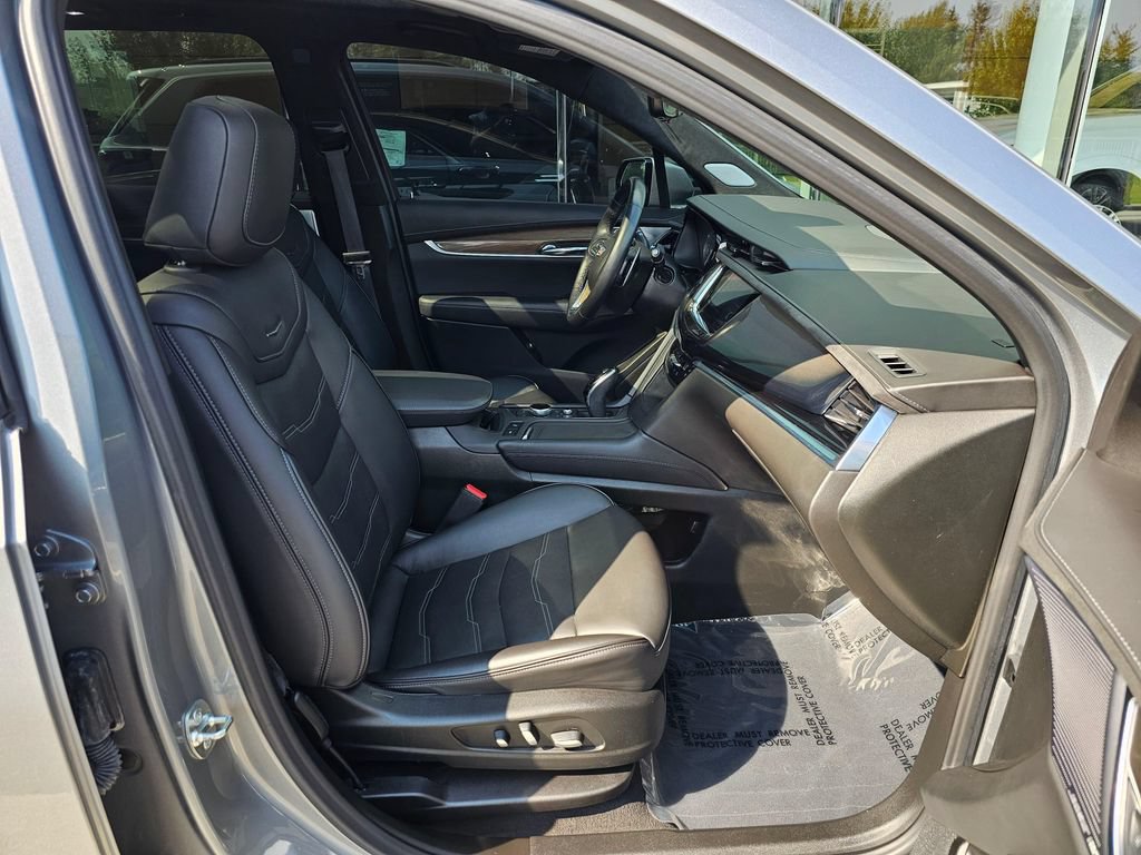 Certified 2025 Cadillac XT6 Sport w/ Platinum Package AWD/4WD image 11