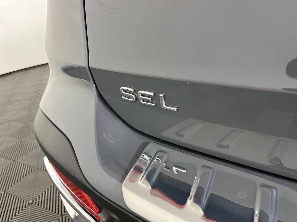 Used 2024 Volkswagen Taos SEL image 4