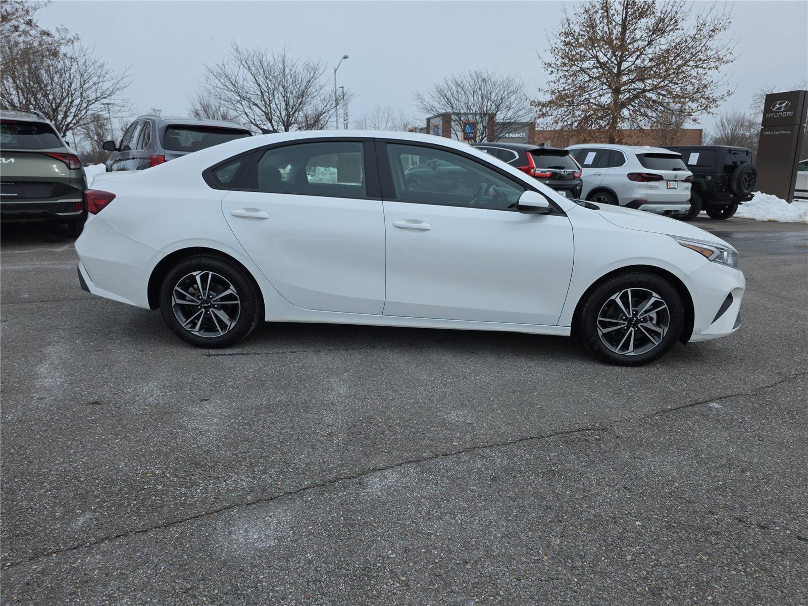 Used 2024 Kia Forte LXS image 3