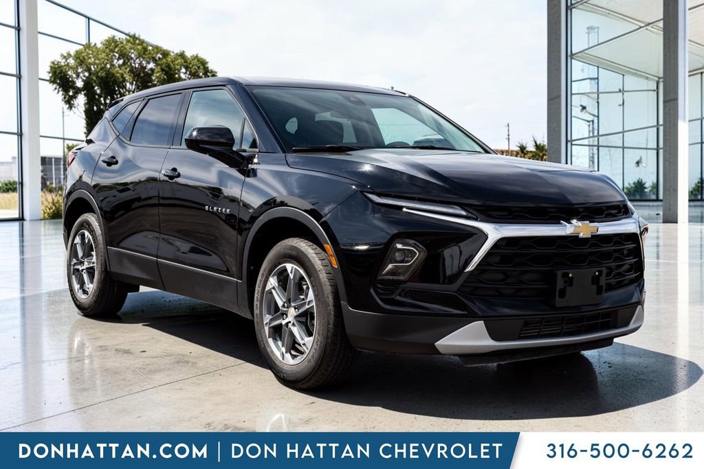 Used 2025 Chevrolet Blazer LT FWD image 21