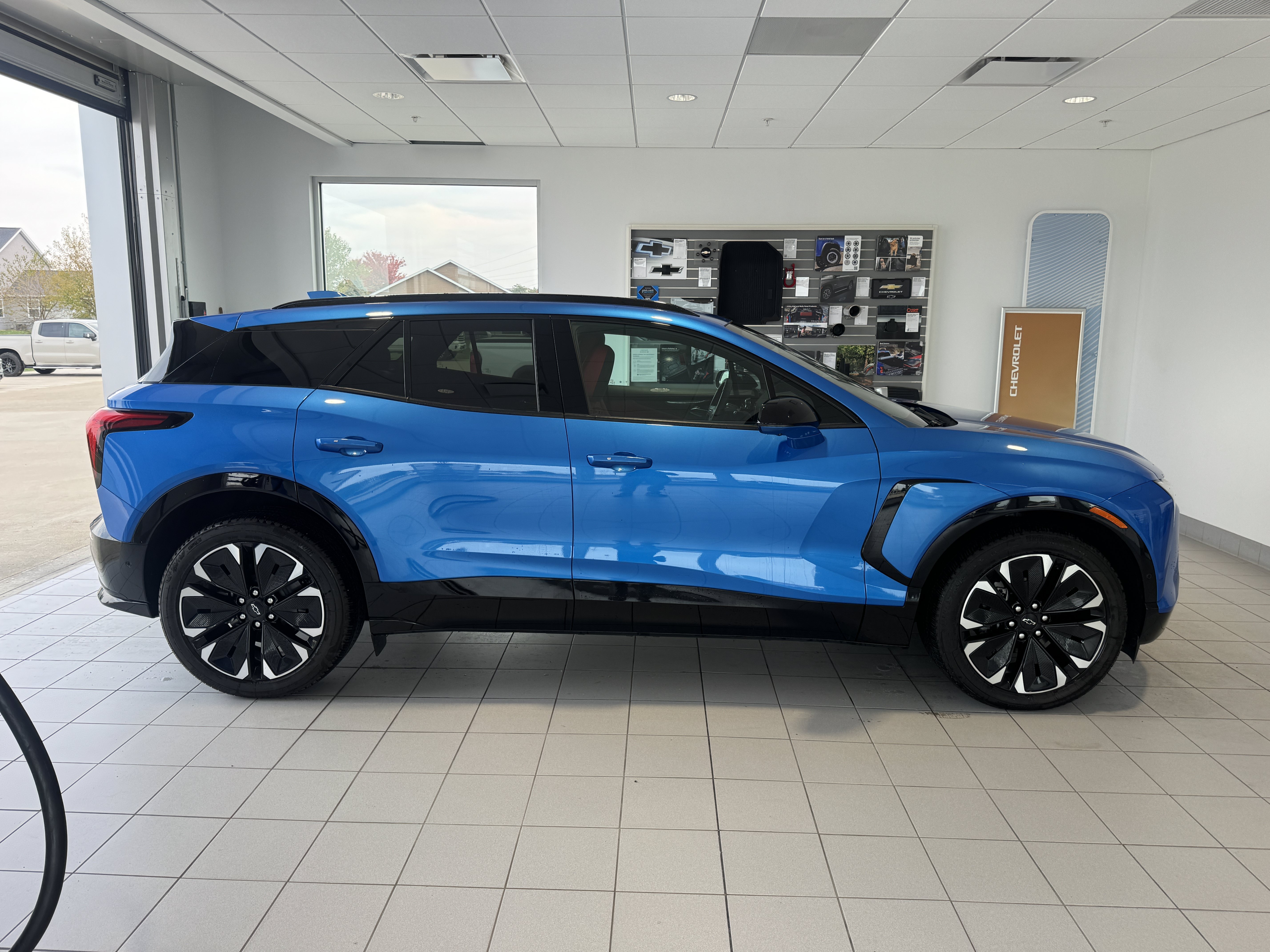 Used 2025 Chevrolet Blazer EV RS w/ Super Cruise Package AWD/4WD image 11