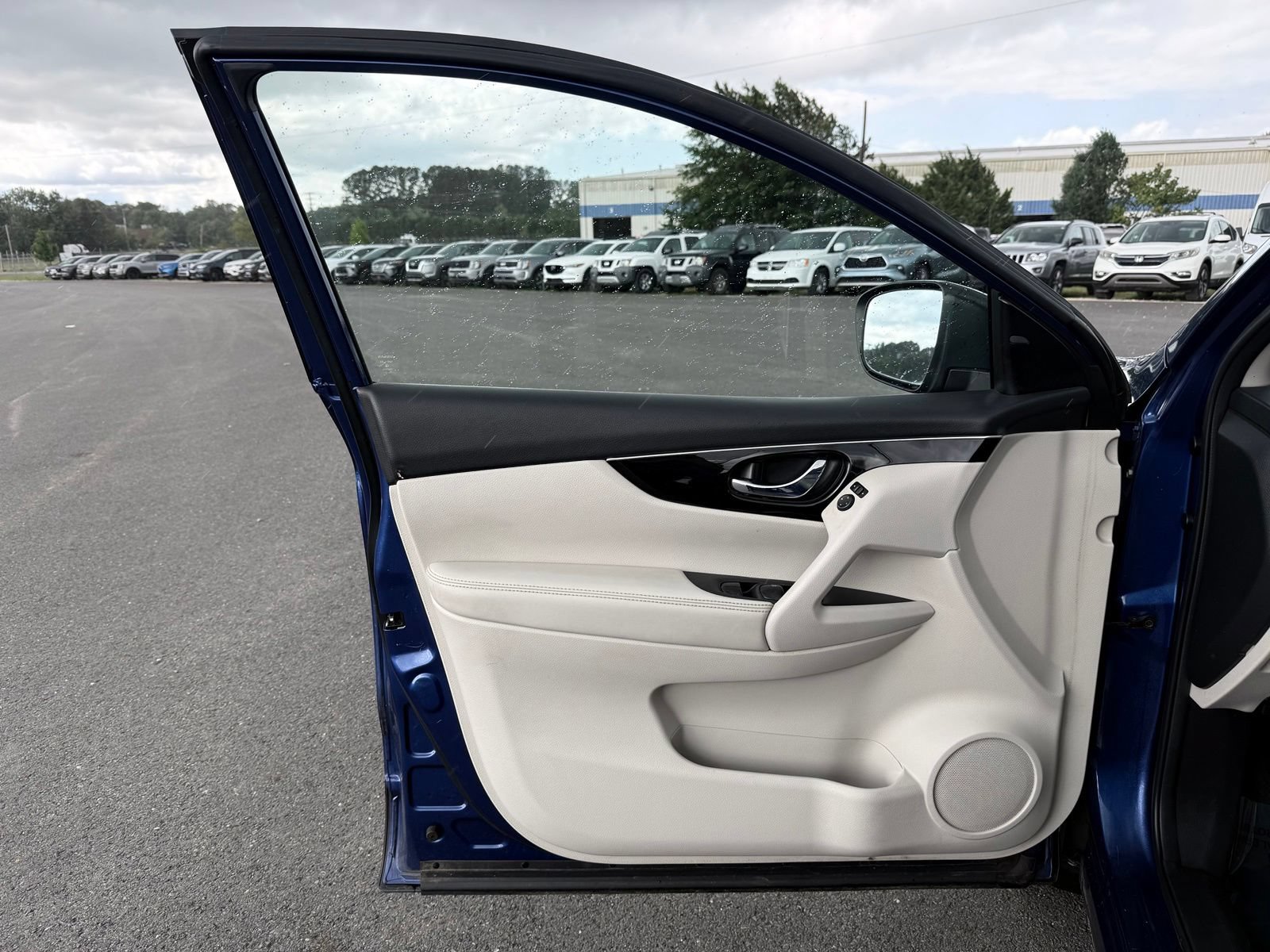 Used 2018 Nissan Rogue Sport SL AWD/4WD image 13