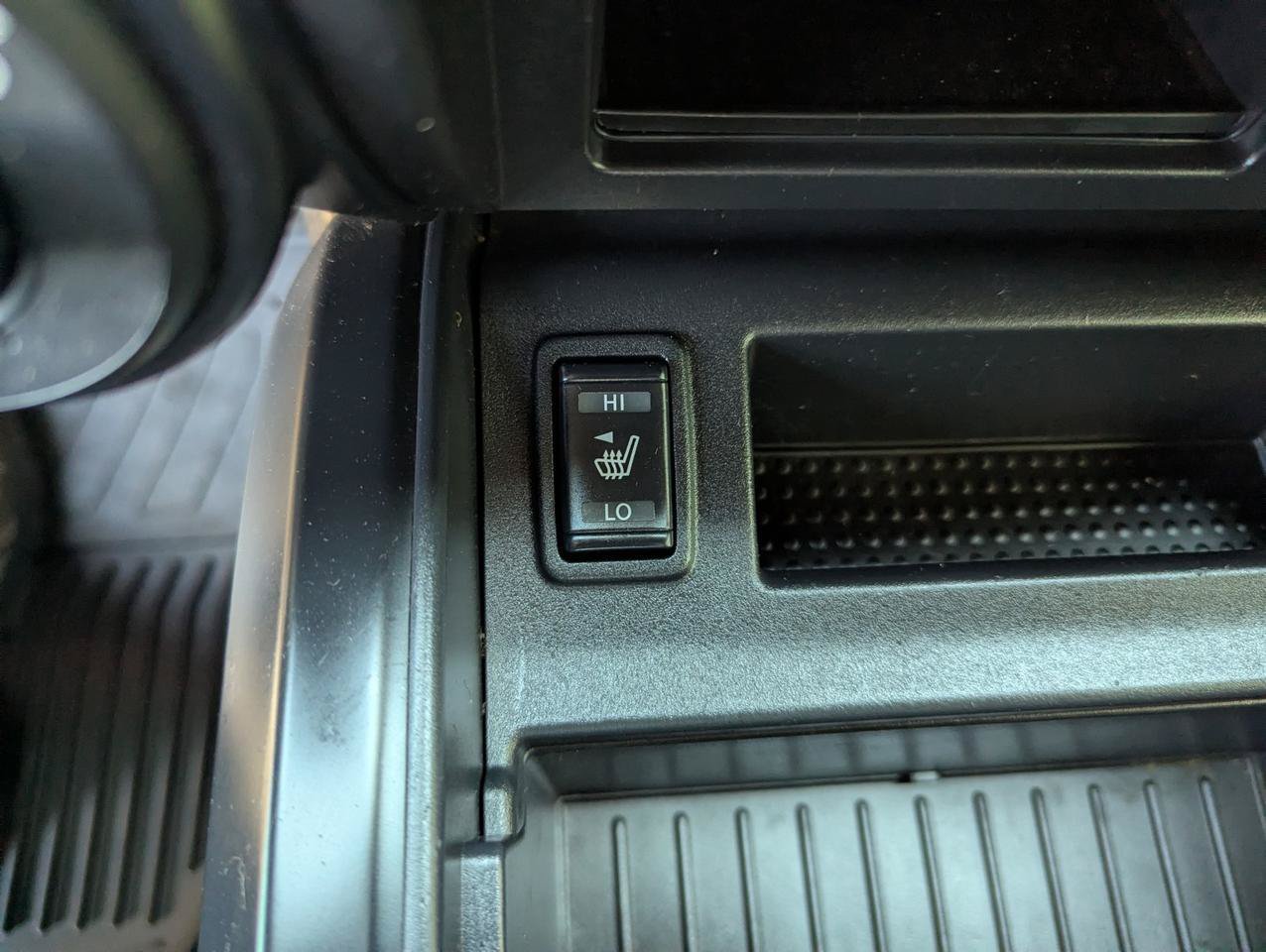 Used 2019 Nissan Titan SV w/ SV Convenience Package AWD/4WD image 21