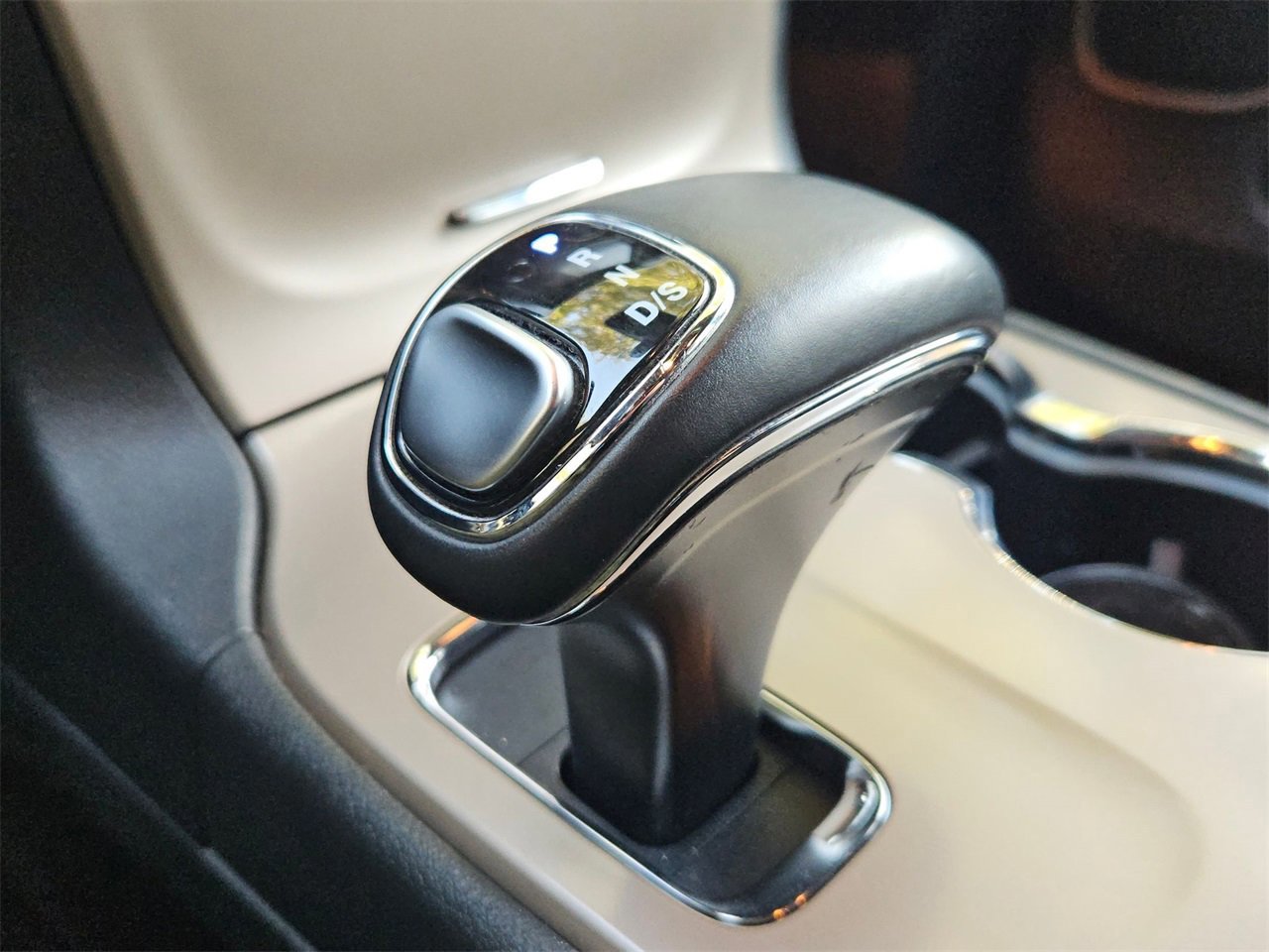 Used 2015 Jeep Grand Cherokee Summit image 14