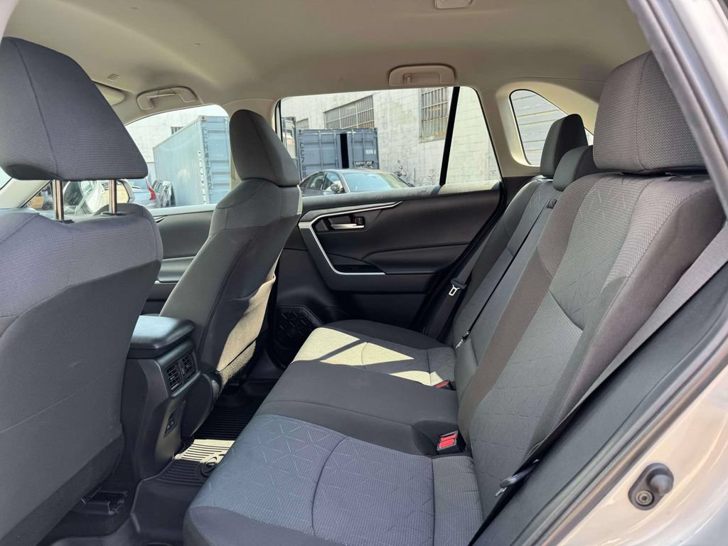 Used 2025 Toyota RAV4 XLE AWD/4WD image 14