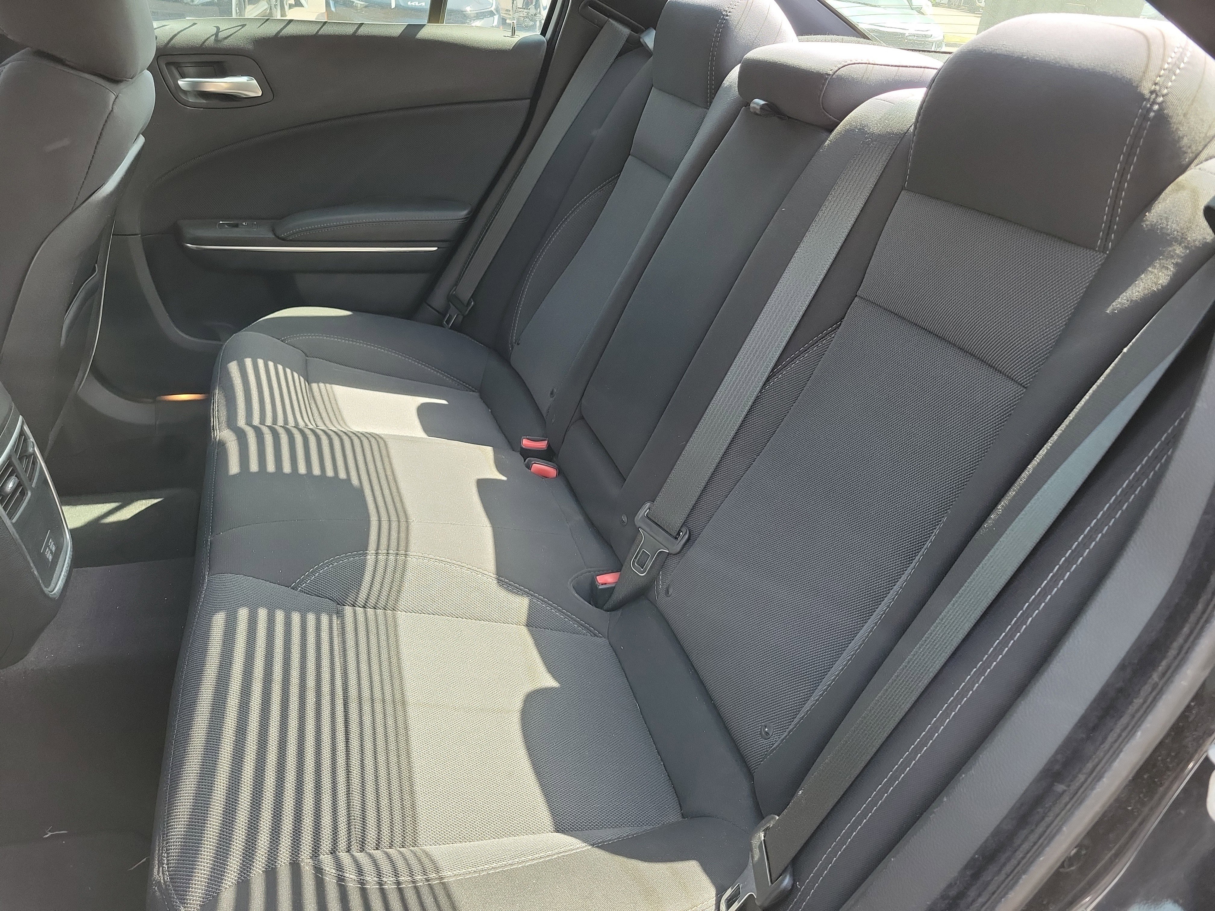 Used 2016 Dodge Charger SE RWD image 7