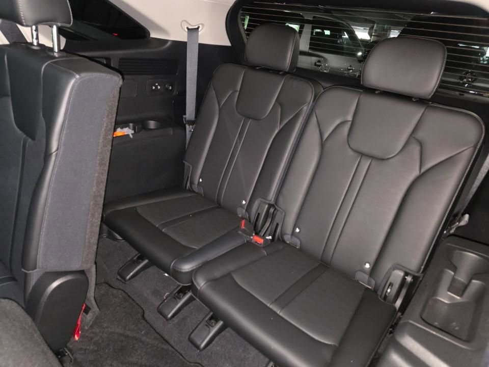 Used 2025 Kia Sorento S w/ Panoramic Sunroof Package image 24