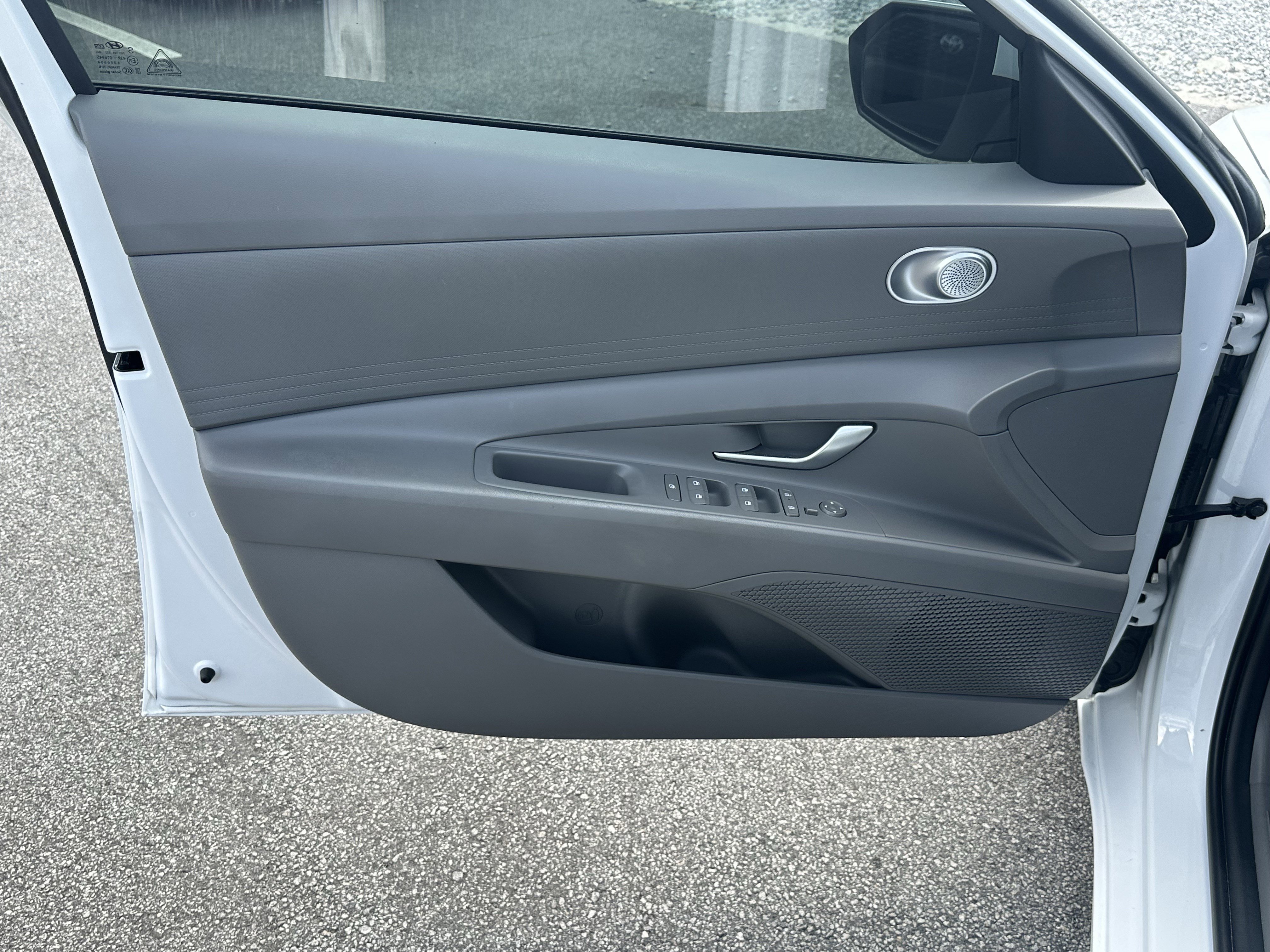 Used 2024 Hyundai Elantra SEL FWD image 13