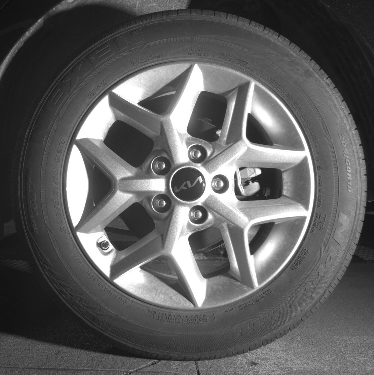 Used 2025 Kia Soul LX w/ LX Technology Package FWD image 14
