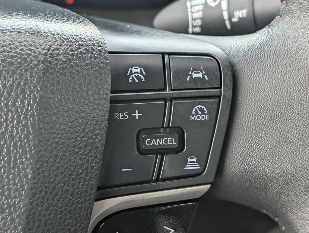 Used 2025 Toyota Camry XLE AWD/4WD image 16