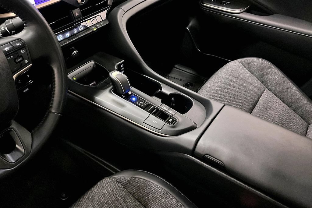 Used 2023 Toyota Crown AWD/4WD image 18