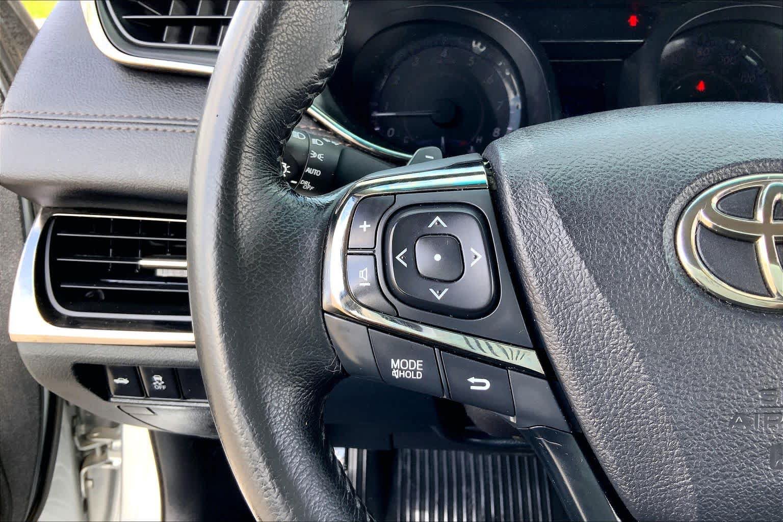 Used 2015 Toyota Avalon XLE FWD image 23