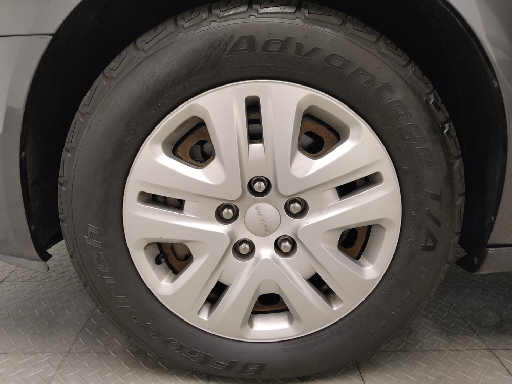 Used 2016 Dodge Grand Caravan American Value Package w/ UConnect Hands-Free Group FWD image 31