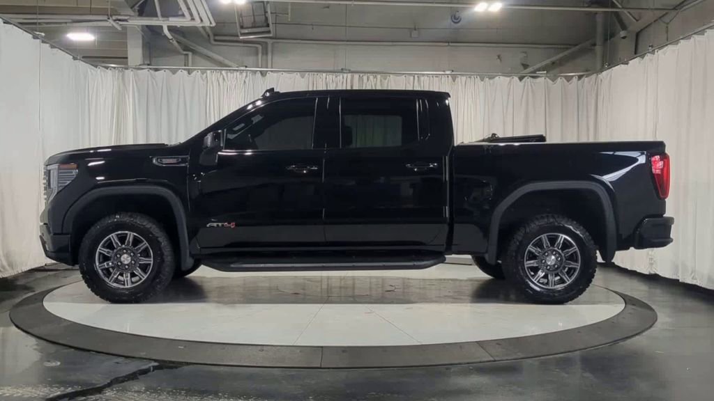 Used 2024 GMC Sierra 1500 AT4 w/ Technology Package AWD/4WD image 5