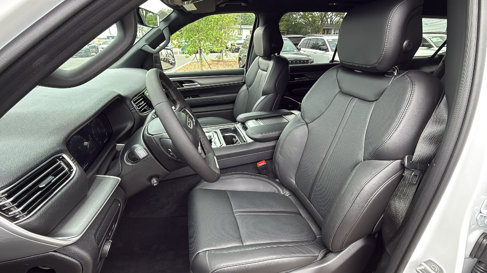 New 2026 Jeep Grand Wagoneer L 4WD image 13