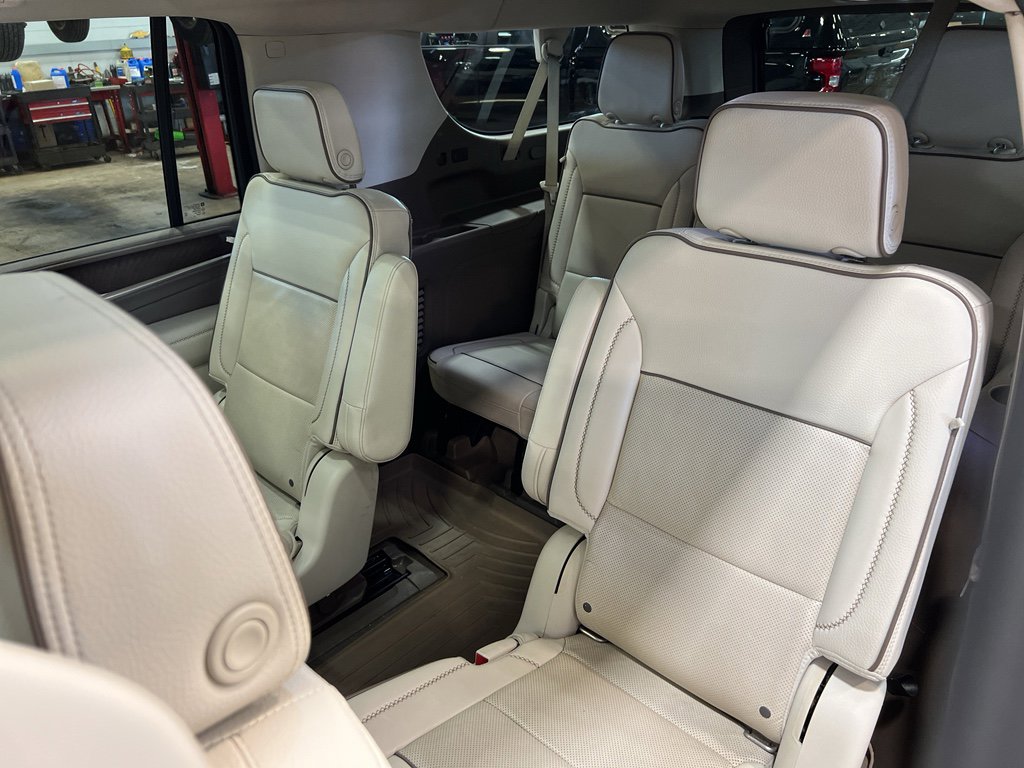 Used 2021 GMC Yukon XL Denali w/ Denali Premium Package image 39