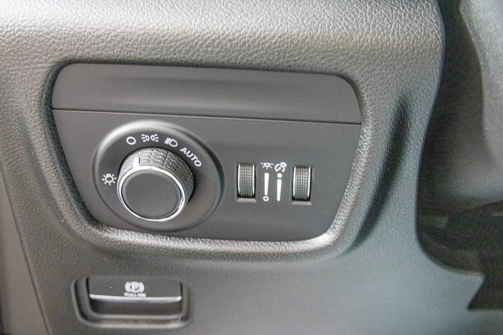 New 2025 Jeep Grand Cherokee Altitude image 18