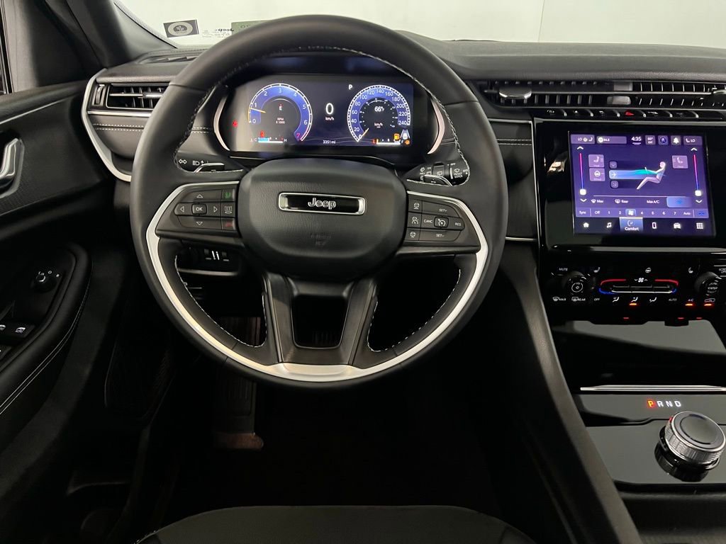 Used 2025 Jeep Grand Cherokee Altitude image 14