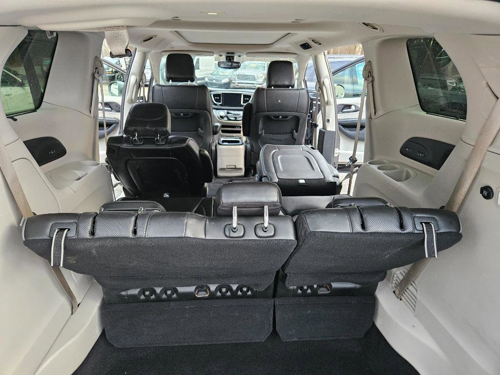 Used 2020 Chrysler Pacifica Limited image 49